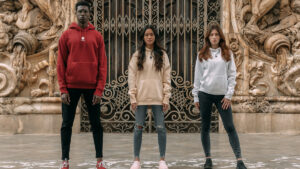 Rens erweitert seine klimaneutrale Sneaker-Kollektion um ersten Hoodie aus Bambus