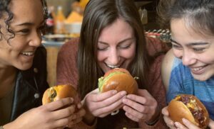 Expansion bei POMMES FREUNDE nimmt Fahrt auf: 23 neue Stores in Vorbereitung