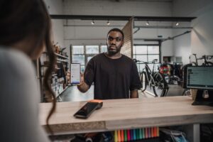 UnzerOne verknüpft stationären und digitalen Handel
