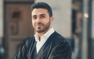 Mit dem Gesetzt per „Du“ – Jurist geht neuen Weg