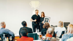 Kaum jemand kennt sein Gesicht, aber fast jeder seine berühmte Stimme