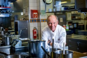 Franz W. Faeh holt im Gstaad Palace seinen 16. Punkt