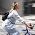 Frau-auf-Switch-Bike
