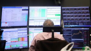 Dax startet fast unverändert – 16.000-Punkte-Marke bleibt im Fokus
