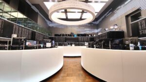 Dax baut Gewinne zum Mittag aus – Autowerte unter Druck