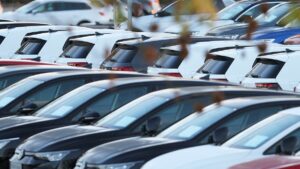 Autoexperte Dudenhöffer erwartet steigende Rabatte für Neuwagen