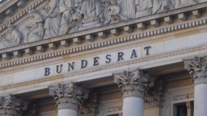 Immer mehr Gesetze gehen mit verkürzten Fristen an Bundesrat