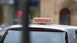 Grüne für Fahrtauglichkeitsprüfung für Menschen über 70