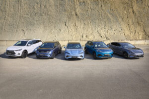 BYD präsentiert zwei neue vollelektrische Fahrzeuge für Europa: BYD DOLPHIN und BYD SEAL