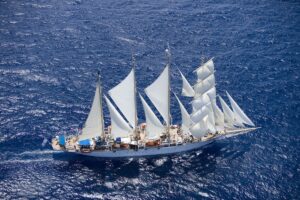 Neue Yoga-Retreats unter Segeln bei Star Clippers