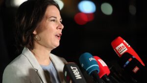 Baerbock will bei China-Reise künftiges Verhältnis austarieren