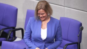 Fußball-WM: Faeser dringt auf Zulässigkeit von Regenbogen-Binde