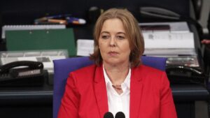 Bas fürchtet Demokratiegefährdung durch Angriffe auf Medien