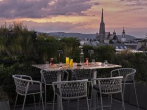 The Ritz-Carlton, Vienna eröffnet die Sommersaison der Atmosphere Rooftop Bar