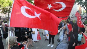 Erdogan-Anhänger in Deutschland feiern Wahlsieg