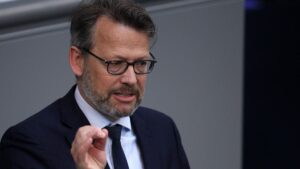 Fricke lobt Vorgaben für Ministerien bei Haushaltsdebatte