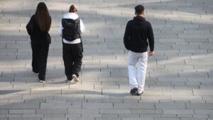 Merz will Mädchen und Frauen besser schützen