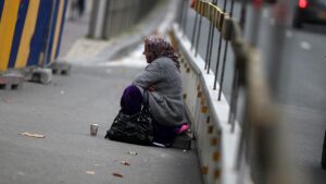 Hitze: Wohnungslosenhilfe will kostenfreies Wasser für Obdachlose