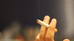 Lauterbach plant Rauchverbot in Autos bei Anwesenheit von Kindern