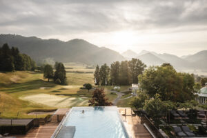 Hotel Peternhof****ˢ: Grand Opening des neuen Infinity Pool im Hotel Peternhof