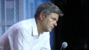 Habeck will für Bürokratieabbau auf Praxis-Checks setzen