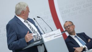 Kanzlerkandidatur der Union: Laumann stärkt Merz den Rücken