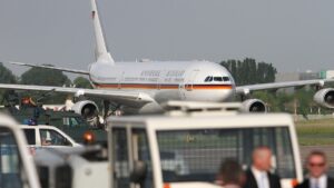 Linke und Steuerzahlerbund für geringere Nutzung der Flugbereitschaft