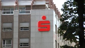 Einlagen bei Sparkassen und Volksbanken sinken erstmals seit Langem