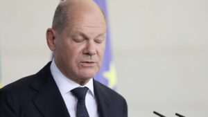 Zufriedenheit mit Bundesregierung weiter auf Tiefststand