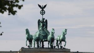 "Letzte Generation" besprüht Brandenburger Tor mit Farbe