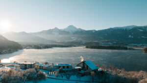 Rendezvous mit der Kälte: Eisschwimmen im Faaker See