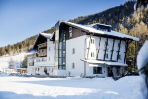 Vom VALLUGA Hotel in die Skiberge des Arlbergs