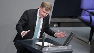 Wadephul plädiert für Aufstockung der KFOR-Truppen