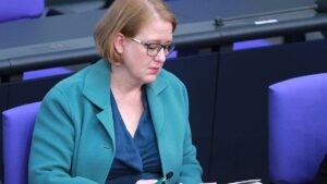 Paus will Antisemitismus stärker in Lehrplänen thematisieren