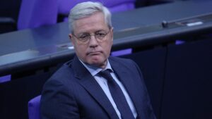 Röttgen kritisierrt Scholz` Ukraine-Politik