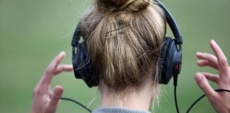 "Golden" dominiert Single-Charts weiter – RAF Camora an Album-Spitze