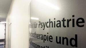 Viele psychiatrische Einrichtungen verfehlen Personalvorgabe