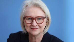 Wirtschaftsweise Schnitzer spricht sich für Ukraine-Soli aus