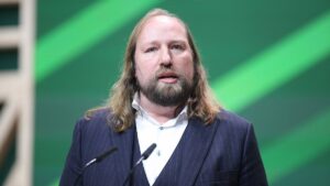 Hofreiter bezeichnet Merz als "neoliberalen Hippie"