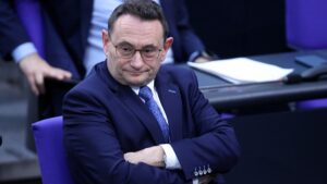 Lange hält Bahn-Finanzierung für fragwürdig