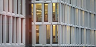 Viele junge Erwerbstätige für ihren Job überqualifiziert