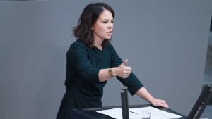 Baerbock warnt vor "Weltordnung der Gewalt"