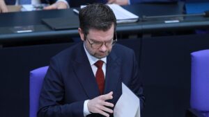 Buschmann will im Januar Eckpunkte zu Abstammungsrecht vorlegen