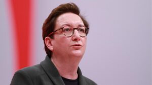 Geywitz will Sanierungsprogramm für öffentliche Gebäude