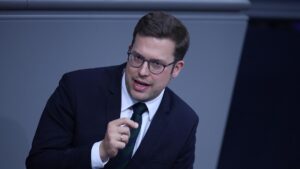 Müller will Kosten für Führerschein senken