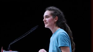 Rackete: "Kein Mensch braucht mehr als zwei Millionen Euro"