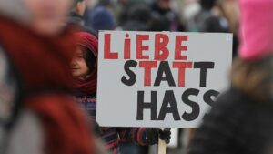 Zentralrat der Juden: Demos gegen Rechts bringen Vertrauen zurück