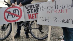 Zehntausende demonstrieren bundesweit gegen Rechtsextremismus