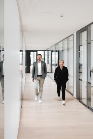 Weltfrauentag: RINGANA fördert Frauen in Forschung und Wissenschaft und setzt sich für gleiche Bezahlung für gleiche Arbeit ein