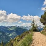 atemberaubender_ausblick_von_den_bergen_hotel_bergblick